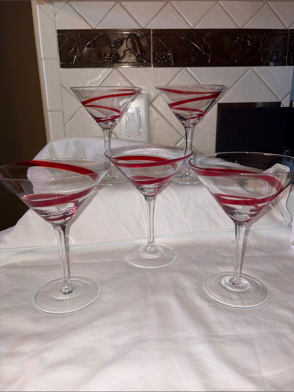 Set of 5 like new Pier 1 red swirl martini glasses